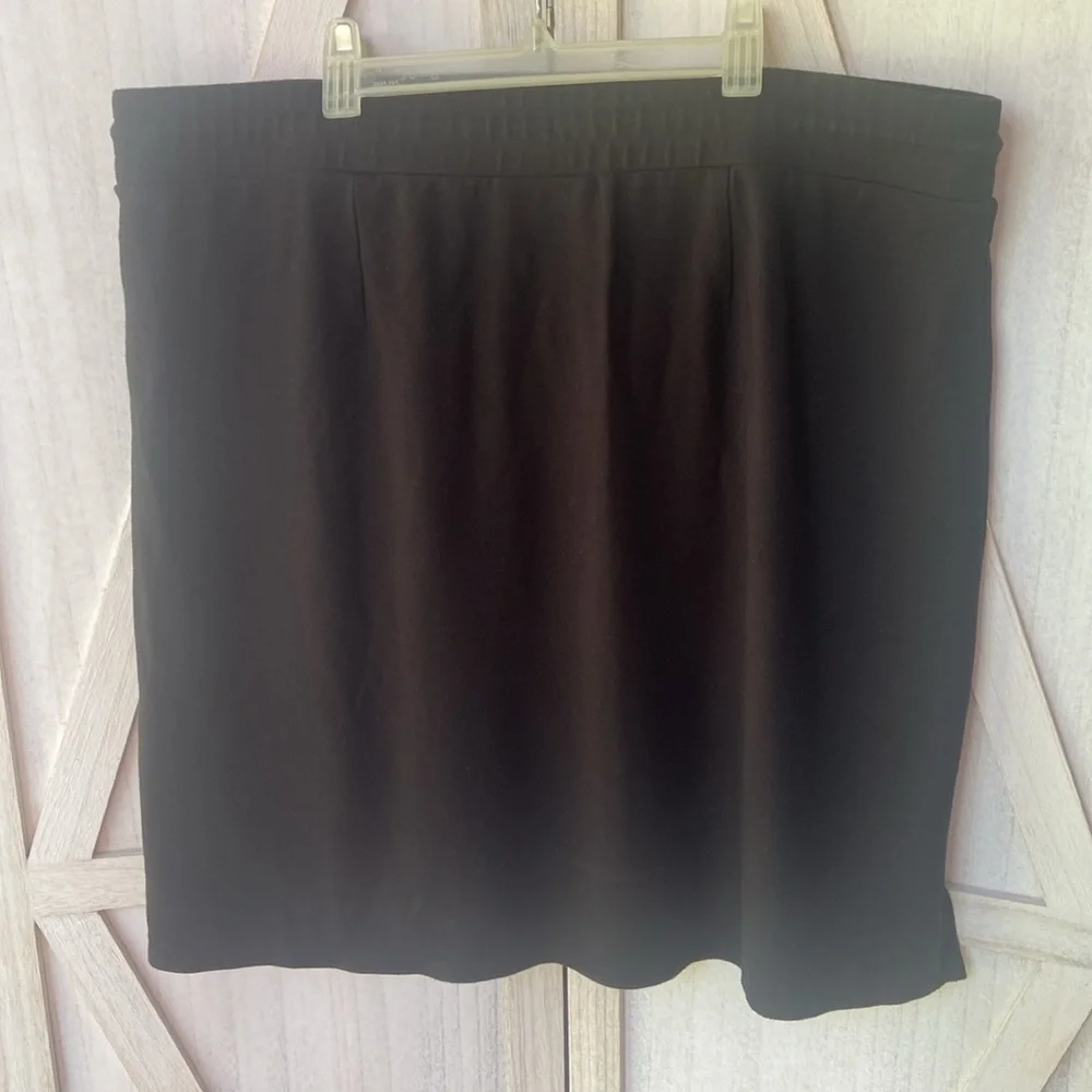 J. Jill Classic Wearever Black Knee Length Pull-on Skirt, side vents, Size XL